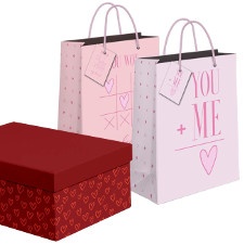 Geschenktüten und -schachteln