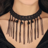 Schwarze Halskette mit Ketten