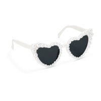 Weiße herzförmige Brille mit Perlen