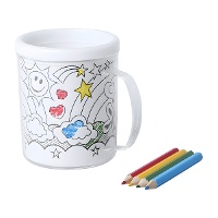 Malbecher mit 4 Buntstiften und 4 Malblättern.