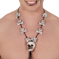 Kette mit Schädeln und Knochen