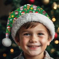 Weihnachtsmannmütze mit grünem Kindermotiv