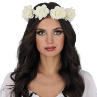 Blumenkranz mit weißen Rosen