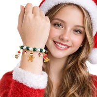 Charm-Armband mit weihnachtlichen Motiven